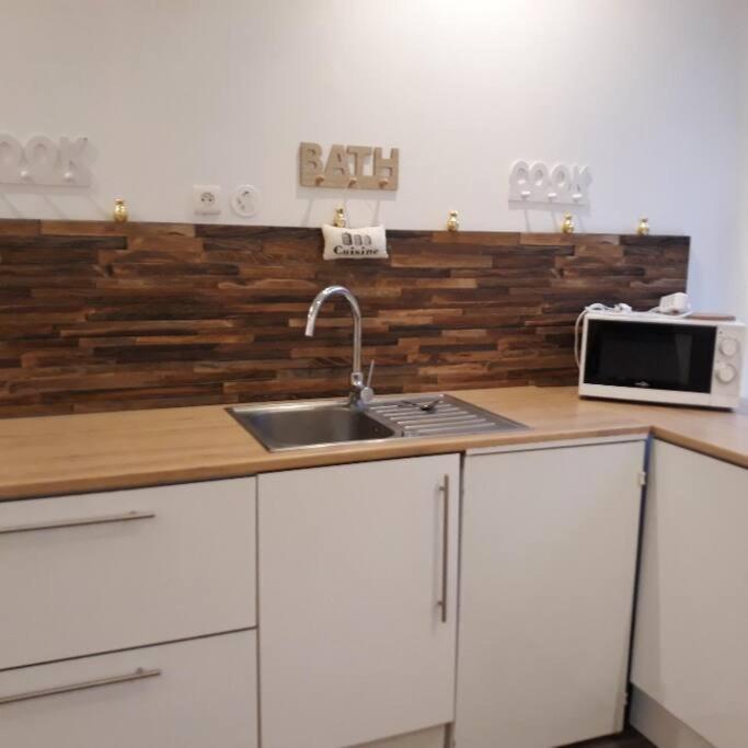 Appartement Agreable Au Centre Wifi Saint-Léonard-de-Noblat 外观 照片